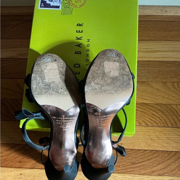 Ted Baker London Nuscala Black Satin Bow Heels EU 38.5 / US 8 Rose Gold Detail - Picture 6 of 8